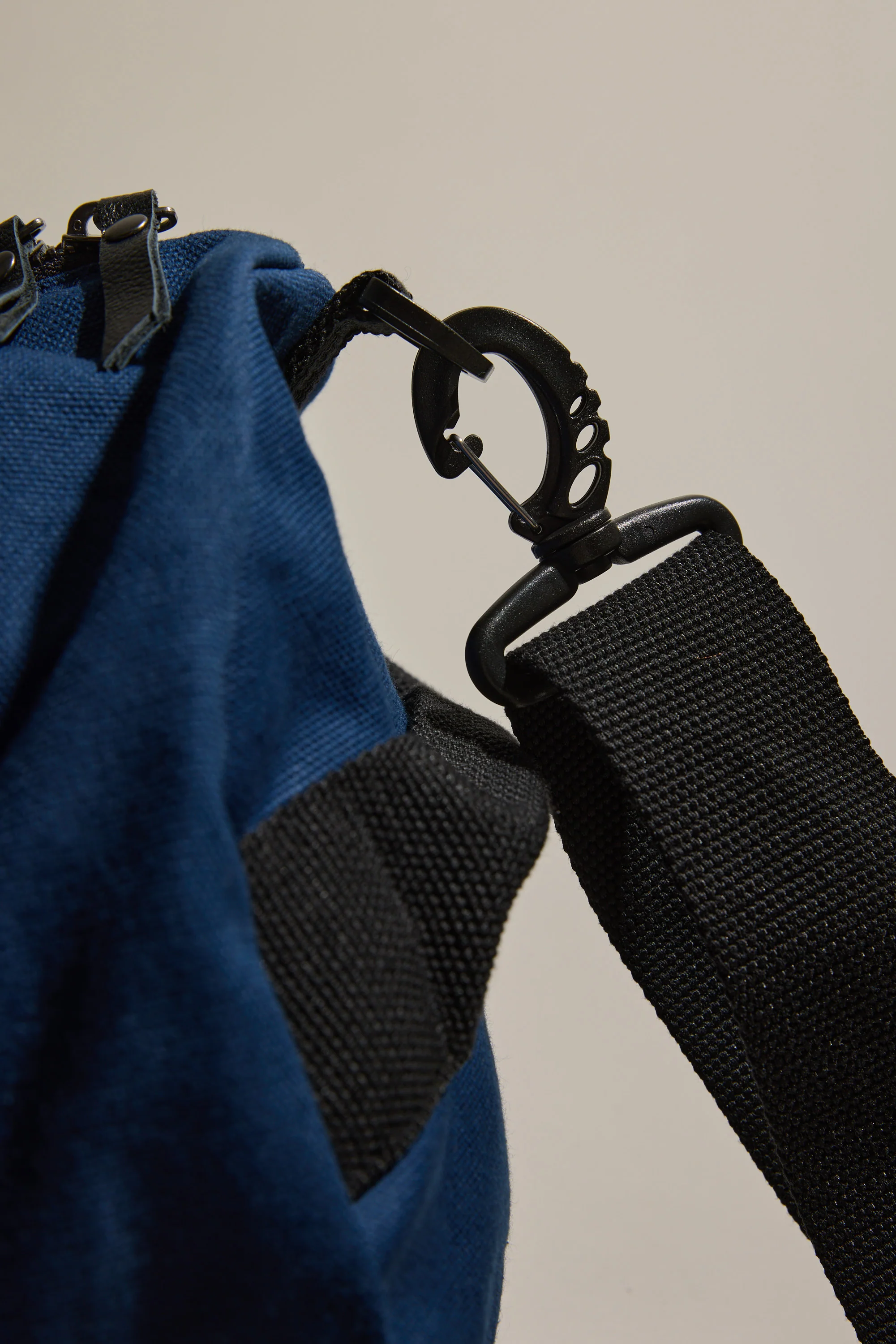 Barkers Canvas Duffle Bag - Image 5