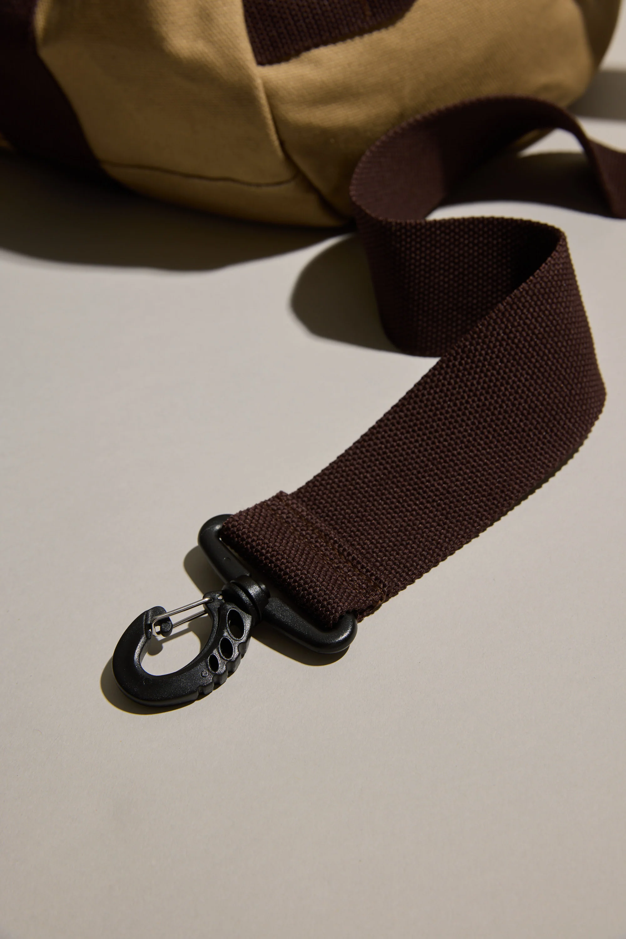 Barkers Canvas Duffle Bag - Image 7