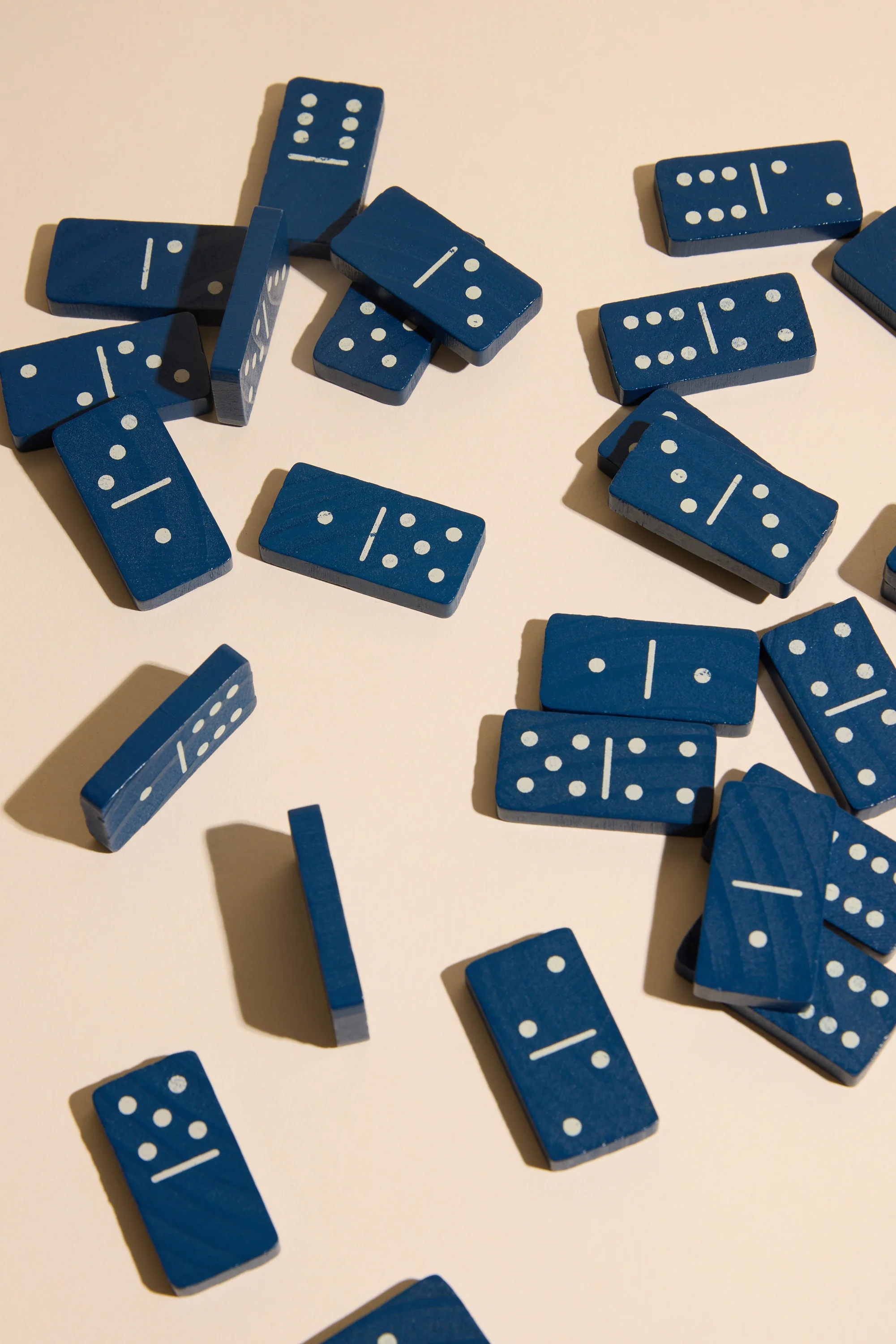 Classic Dominos - Image 2