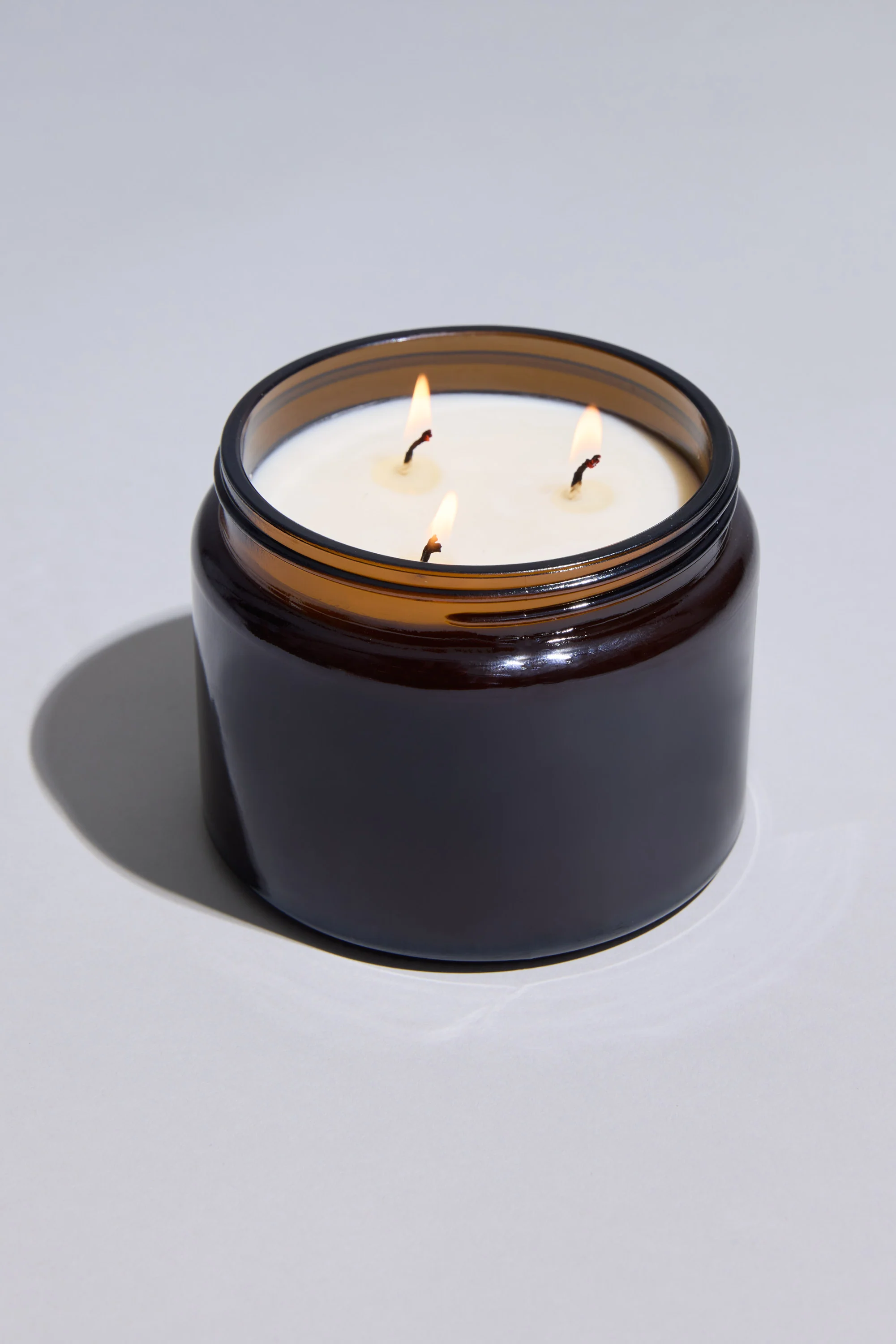 EoE Smoke And Musk Candle 500ml - Image 4