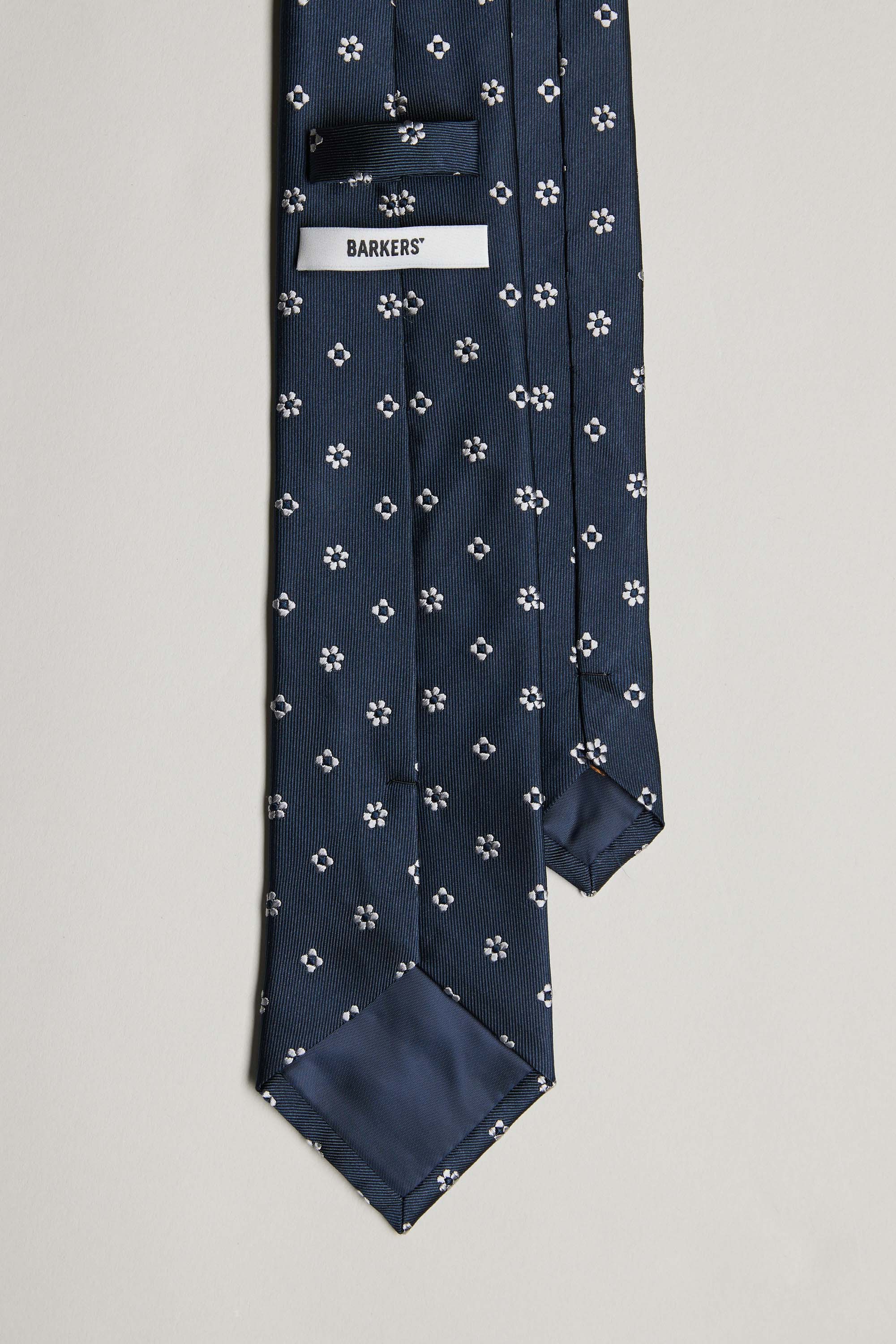 Garland Flower Tie - Image 2