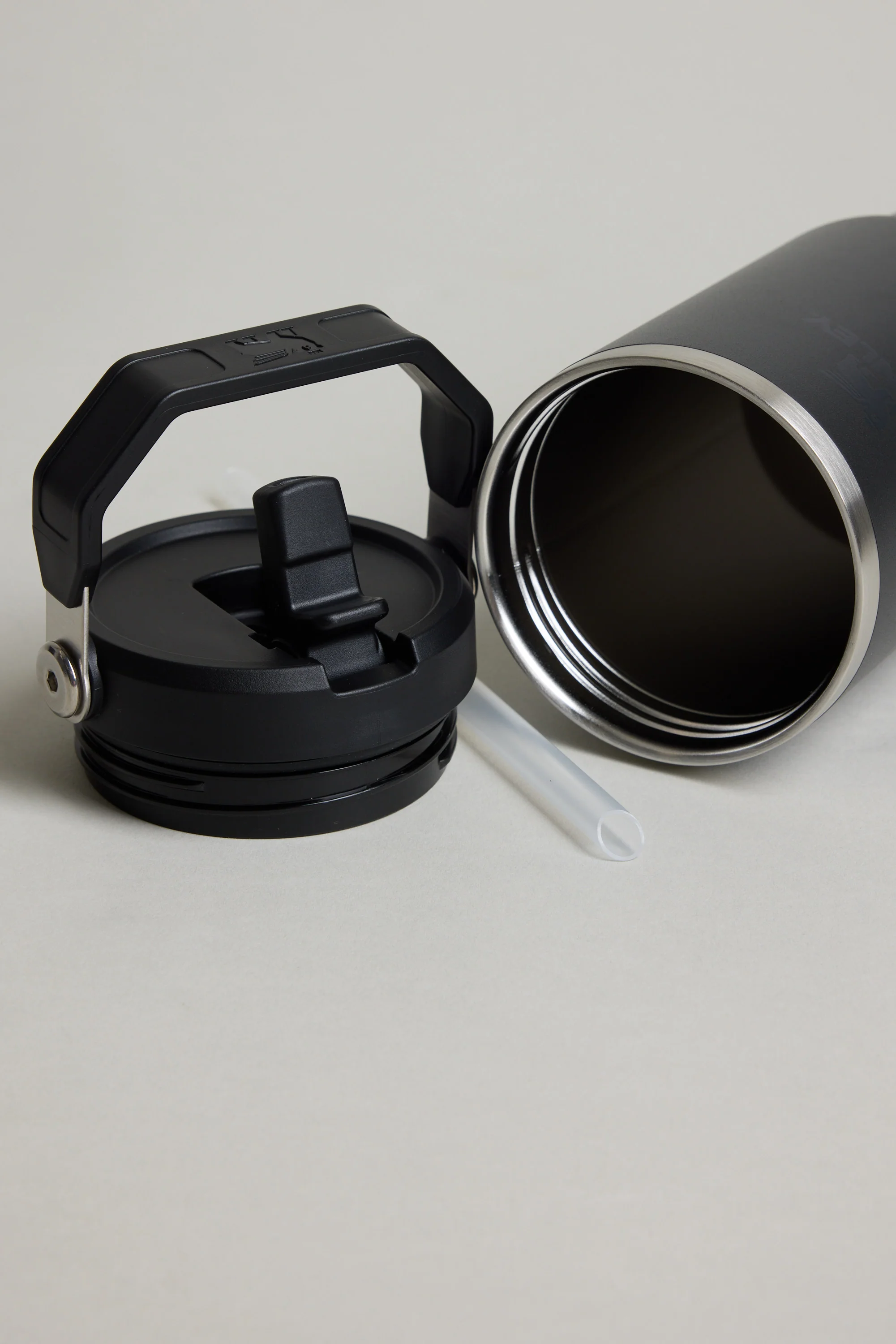 The IceFlow Flip Straw Tumbler 30 OZ - Image 3