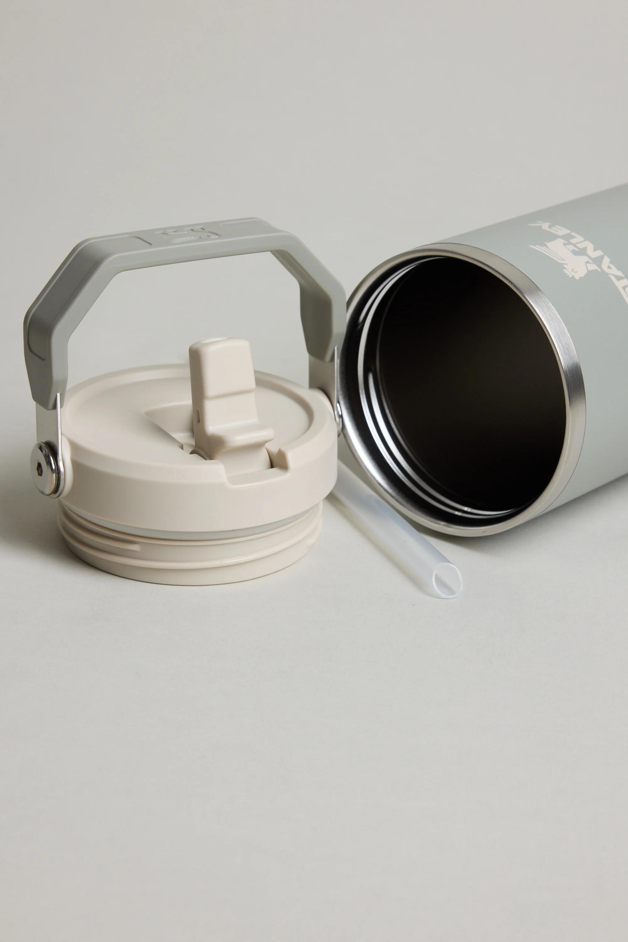 The IceFlow Flip Straw Tumbler 30oz - Image 3